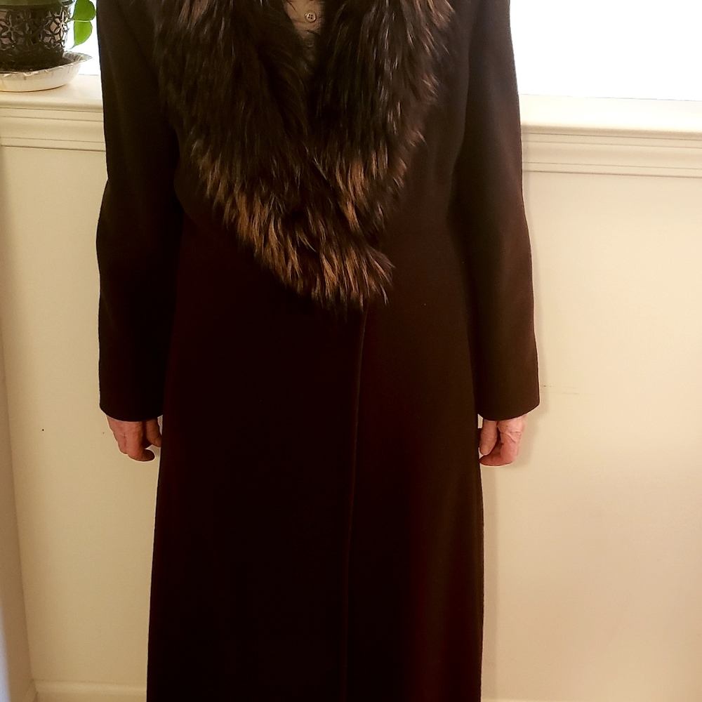 COPY - Brown lamb/wool long winter real fur collar coat. In amazing condition.